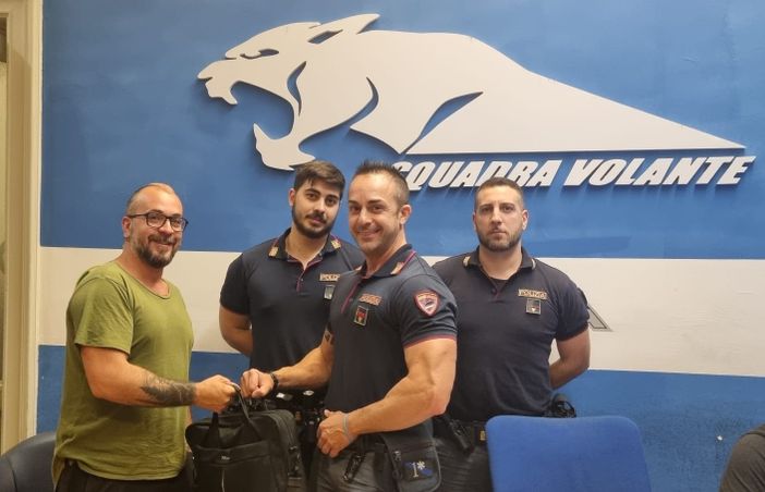 Busto, computer rubato e subito recuperato dalla Polizia. «Grazie agli agenti» Busto, computer rubato e subito recuperato dalla Polizia. «Grazie agli agenti»