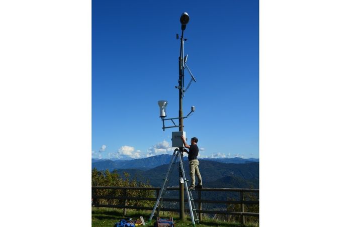 Una nuova centralina sul San Martino per monitorare il clima e la salute dei boschi delle Valli del Verbano