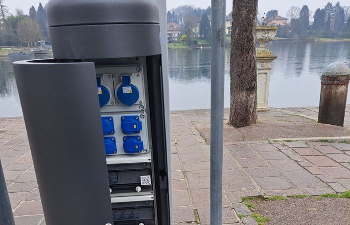 Installate a Sesto Calende le colonnine elettriche del mercato settimanale
