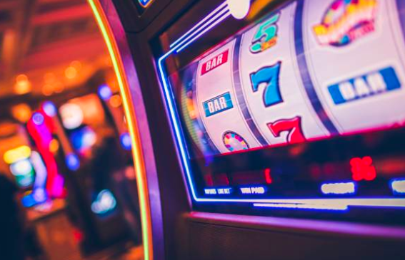 Come vincere alle slot machine: trucchi per migliorare le probabilità di vincita