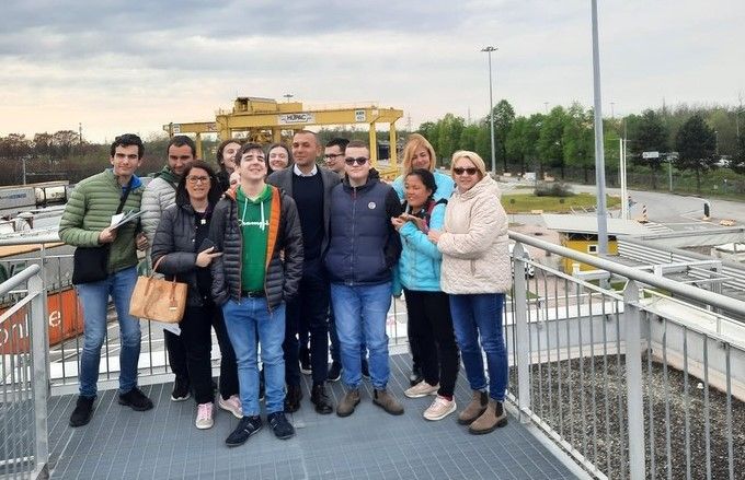 Busto, i ragazzi di Progetti fantasia alla scoperta di Hupac Busto, i ragazzi di Progetti fantasia alla scoperta di Hupac