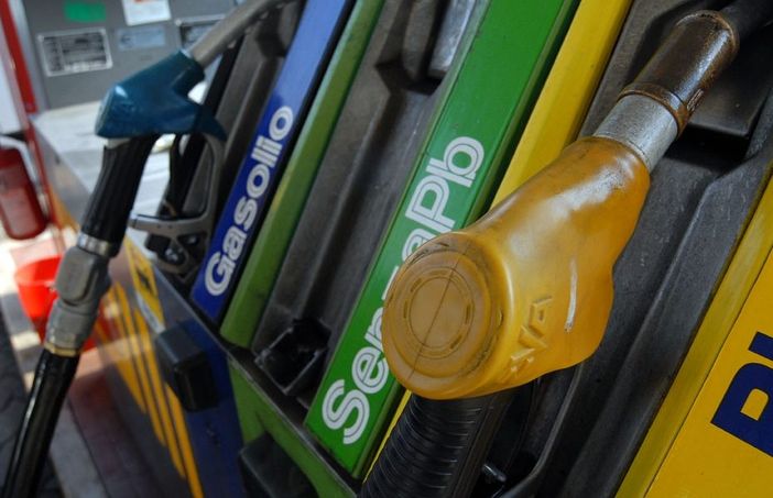 “Non sconto” carburante, è stallo: sempre e solo 2 centesimi e pochissime app scaricate “Non sconto” carburante, è stallo: sempre e solo 2 centesimi e pochissime app scaricate