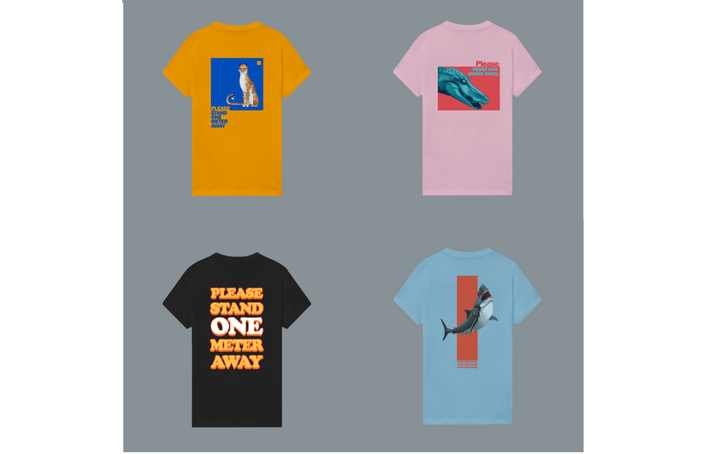 «Teniamo la distanza da animali feroci come il virus»: le nuove e geniali t-shirt dei quattro ragazzi varesini di OneMeterAway «Teniamo la distanza da animali feroci come il virus»: le nuove e geniali t-shirt dei quattro ragazzi varesini di OneMeterAway