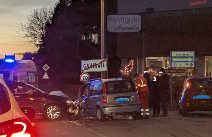 L'incidente avvenuto sulla Sp1 a Gavirate L'incidente avvenuto sulla Sp1 a Gavirate