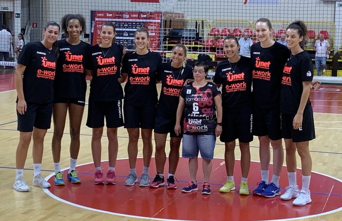 La super tifosa Barbara Gandini battezza la nuova Uyba. E torna a casa con un trofeo speciale