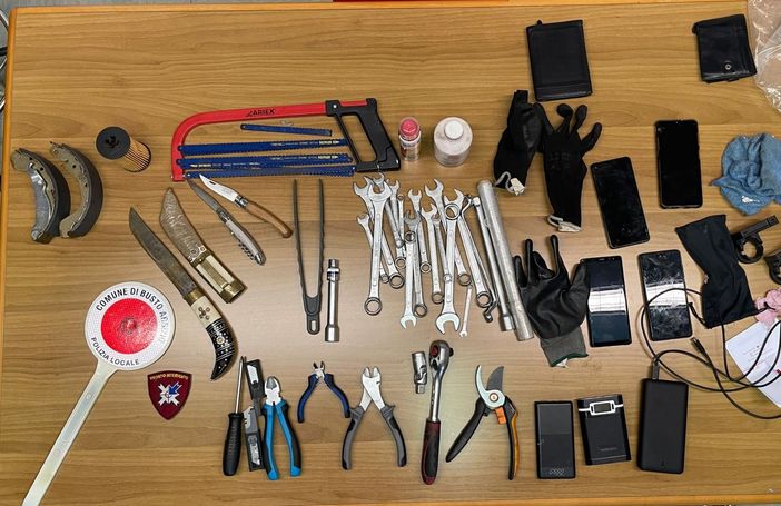 Con arnesi da scasso e clandestini: fermati due georgiani dalla polizia locale