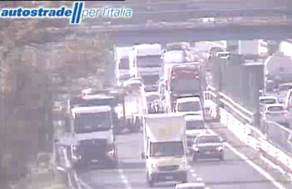 I soccorsi sull'A8 visti dalle webcam di Autostrade per l'Italia