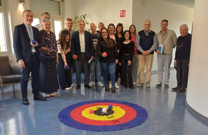 Ats Insubria porta le bocce nelle Rsa del territorio: «Con il gioco si promuove l’invecchiamento attivo»