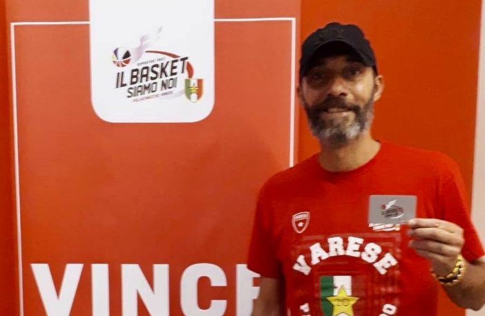Pallacanestro Varese, ultimi due giorni per abbonarsi. Intanto "Il Basket Siamo Noi" accoglie Max Laudadio