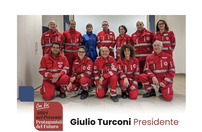 Giulio Turconi al centro in piedi