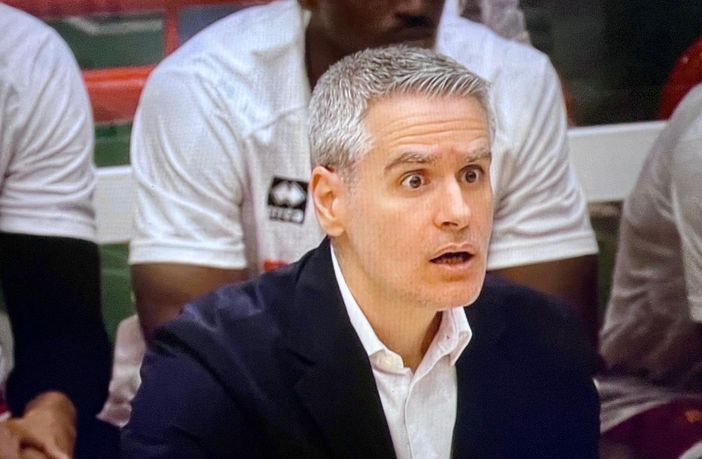 Vittoria sul parquet di Napoli per coach Kastritis e la Openjobmetis Varese Vittoria sul parquet di Napoli per coach Kastritis e la Openjobmetis Varese