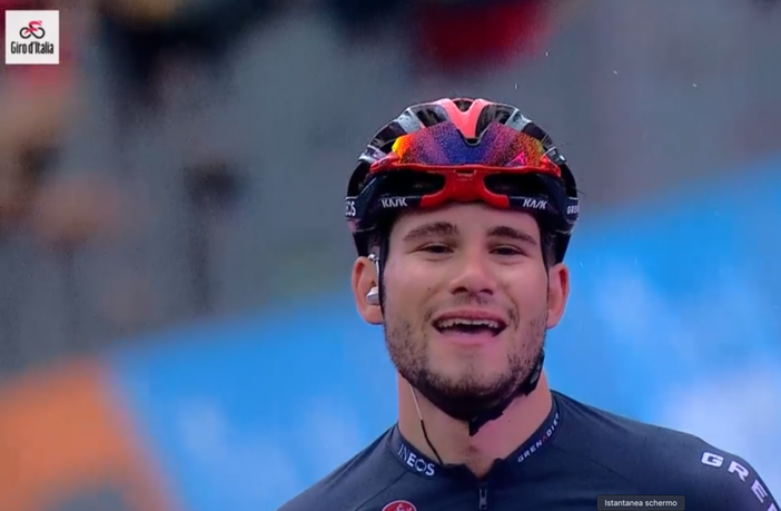 Ciclismo. Fuga, scatto e trionfo: fenomenale Filippo Ganna al Giro