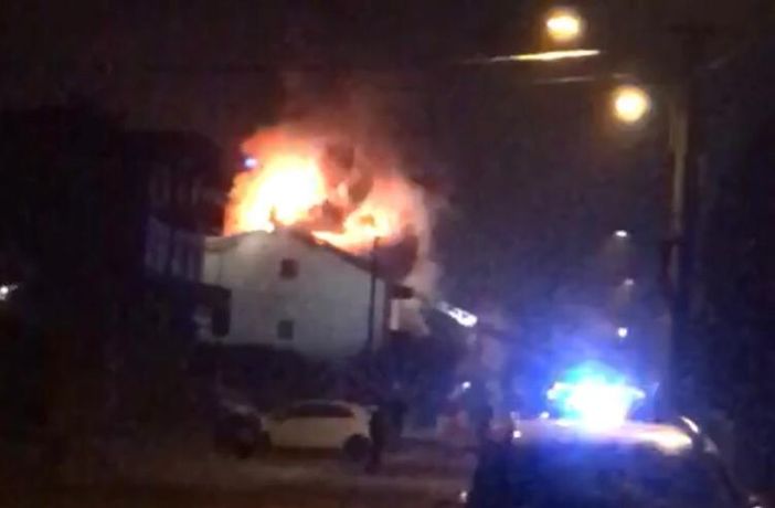 VIDEO. Incendio a Venegono Superiore, abitazione in fiamme: vigili del fuoco in azione VIDEO. Incendio a Venegono Superiore, abitazione in fiamme: vigili del fuoco in azione