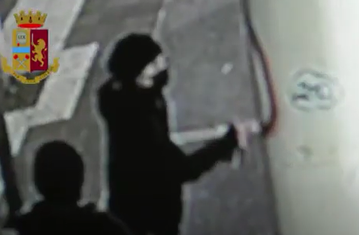 VIDEO. Le immagini delle telecamere che hanno incastrato la "guerriera" V_V