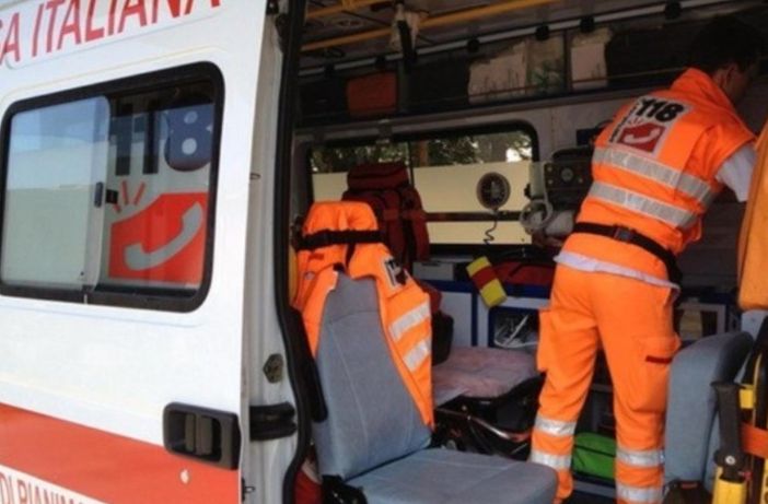 Spinto dal vento contro gli scogli, grave incidente per un kitesurfer ossolano a Orbetello Spinto dal vento contro gli scogli, grave incidente per un kitesurfer ossolano a Orbetello