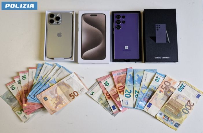 Scoperti a vendere smartphone "taroccati" in centro a Varese: denunciati Scoperti a vendere smartphone "taroccati" in centro a Varese: denunciati