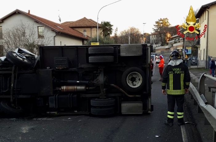 FOTO. Incidente in viale Valganna a Varese: nuove immagini FOTO. Incidente in viale Valganna a Varese: nuove immagini