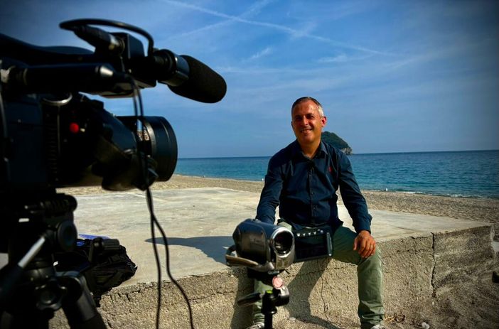 VIDEO. Fatmir, uno tra ventimila ce l'ha fatta. Ecco la storia dell'uomo arrivato dal mare