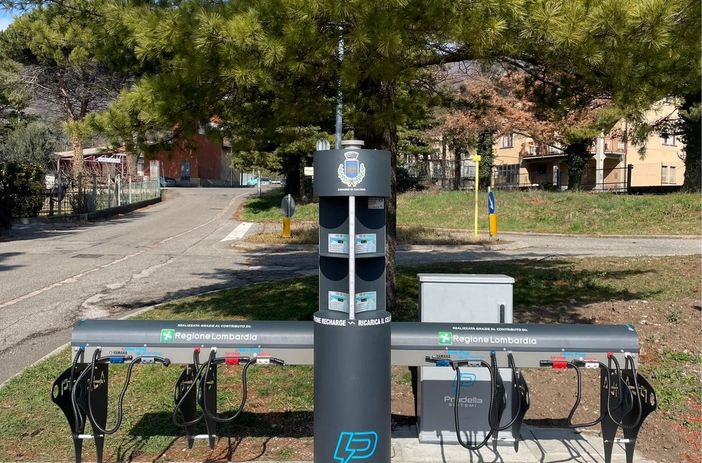 Le colonnine elettriche installate dal Comune a Saltrio