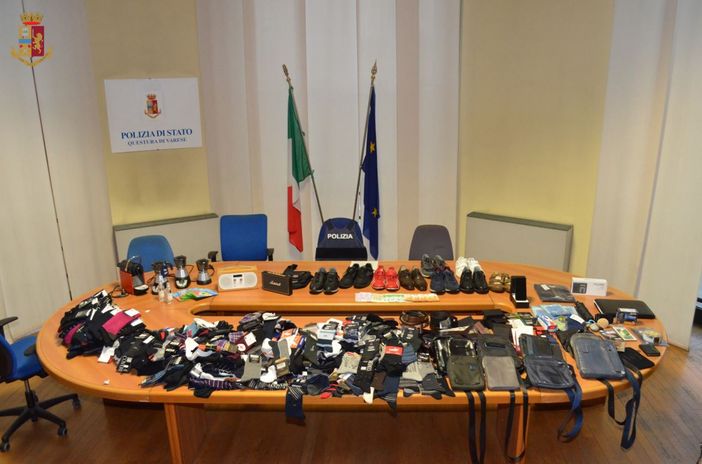 Ruba un paio di scarpe alle Corti. In casa la polizia gli trova un bazar
