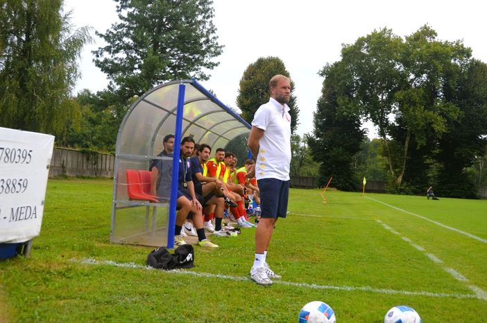 Ciceri ieri in panchina a Lentate sul Seveso (foto Ezio Macchi)