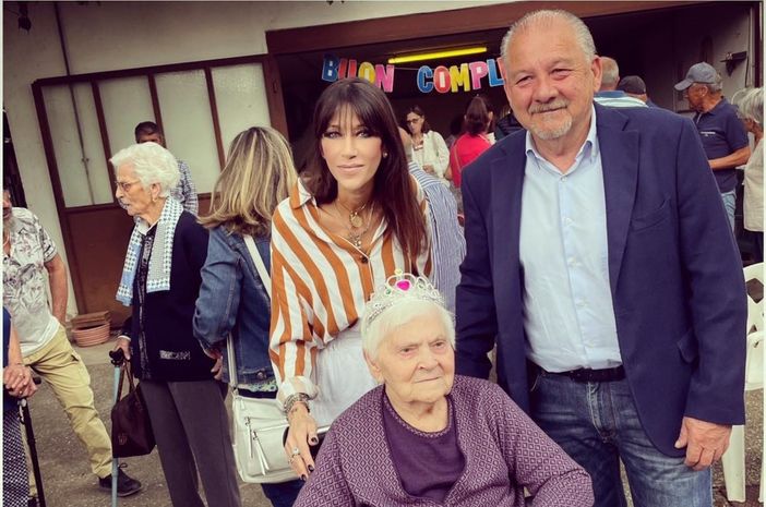 Esterina Tessaro con sindaco e assessore (foto dalla pagina Facebook del Comune) Esterina Tessaro con sindaco e assessore (foto dalla pagina Facebook del Comune)