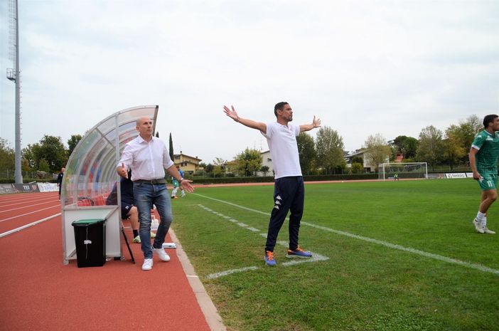 Neto, qui in panchina a guidare il Varese accanto a Pertile a Desenzano nella vittoriosa trasferta in cui De Paola fu assente per motivi di salute