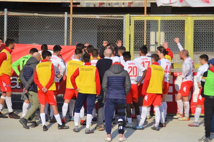 Sotto la curva dopo la sconfitta (foto Ezio Macchi)