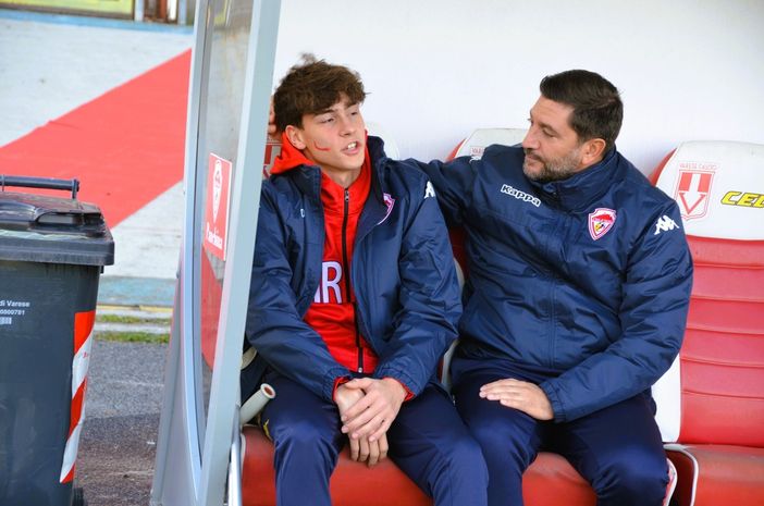 Mister Roberto Floris in panchina con Stampi (foto Ezio Macchi) Mister Roberto Floris in panchina con Stampi (foto Ezio Macchi)