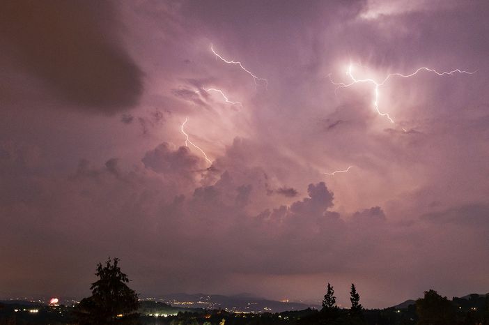 Fulmini e temporali da domani tornano a dominare la scena (foto A. Milani - CGP - da Varese)