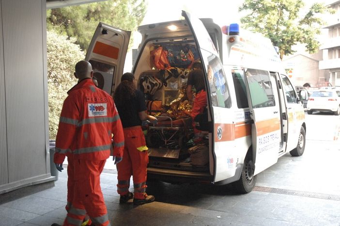 Tradate, si ferisce in ditta: giovane di 25 anni finisce al pronto soccorso
