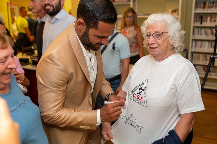 Karate passione senza età. Il campione olimpico Busà conquista sportivi e fan di Busto Karate passione senza età. Il campione olimpico Busà conquista sportivi e fan di Busto
