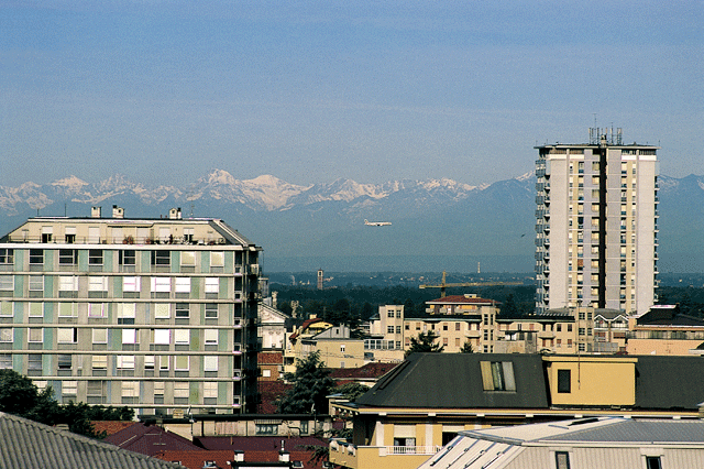 L'OPINIONE. Una famiglia in auto farà fatica a dormire. Non dovrebbe essere facile nemmeno per noi L'OPINIONE. Una famiglia in auto farà fatica a dormire. Non dovrebbe essere facile nemmeno per noi