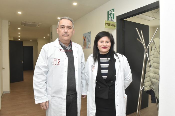 Il dottor Maurizio Macchi, direttore sanitario della struttura, e la dottoressa Maria Rosaria Infante, psicologa e psicoterapeuta fondatrice del Centro Your Self Life