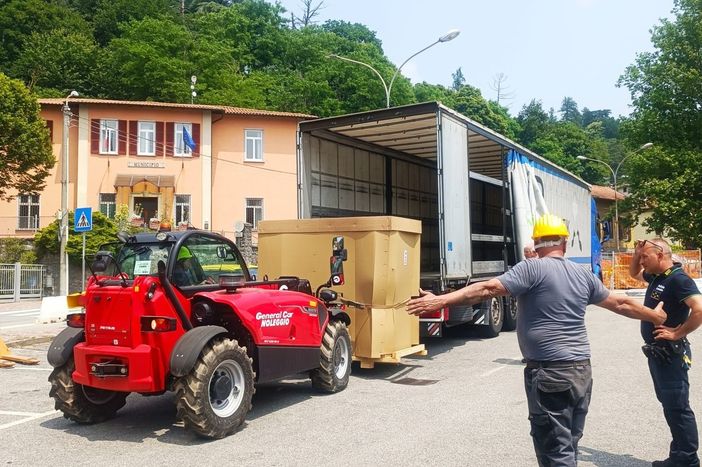 L'arrivo dall'Austria a Luvinate delle nuove caldaie L'arrivo dall'Austria a Luvinate delle nuove caldaie