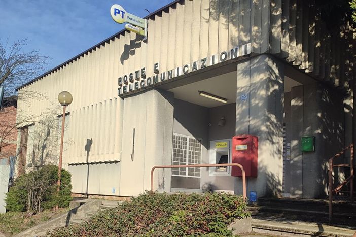 L'ufficio postale di Angera