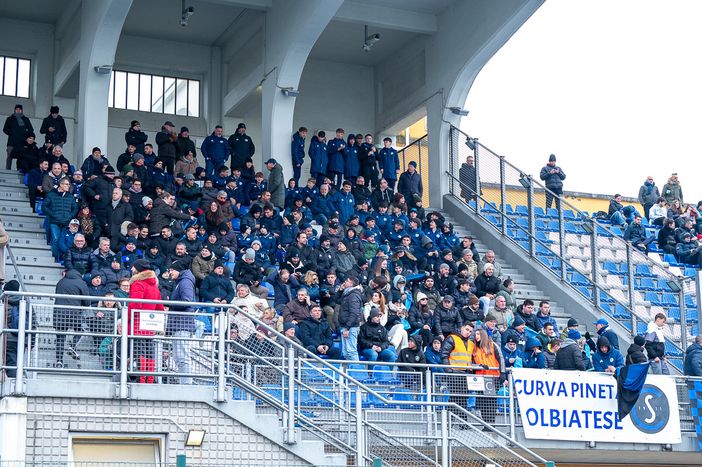 Centinaia di cuori nerazzurri ieri erano presenti a Seregno per sostenere la Solbia nella finale lombarda di Coppa Italia Eccellenza (foto Galbiati) Centinaia di cuori nerazzurri ieri erano presenti a Seregno per sostenere la Solbia nella finale lombarda di Coppa Italia Eccellenza (foto Galbiati)