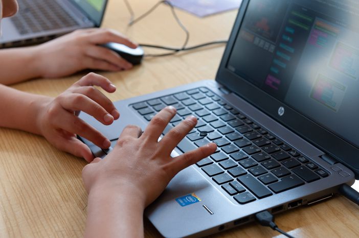 Didattica a distanza, nasce la piattaforma che offre gratuitamente computer e connessioni internet alle scuole Didattica a distanza, nasce la piattaforma che offre gratuitamente computer e connessioni internet alle scuole