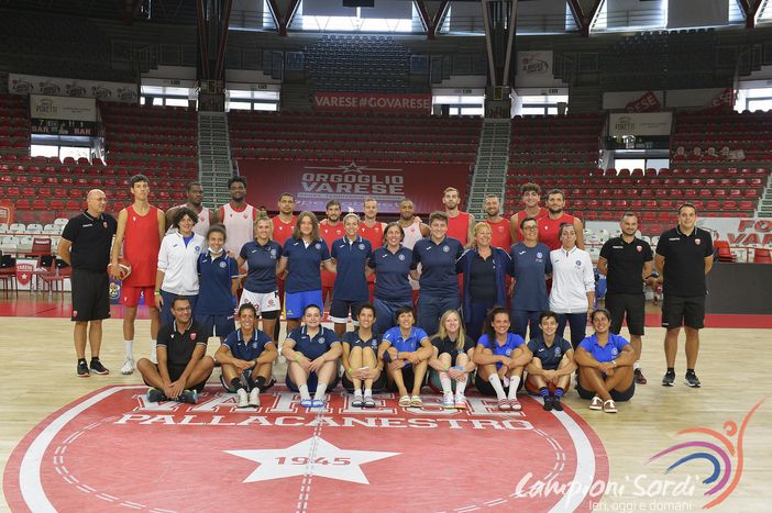 FOTO. Grande successo a Varese per il raduno delle squadre nazionali dei sordi di basket e volley
