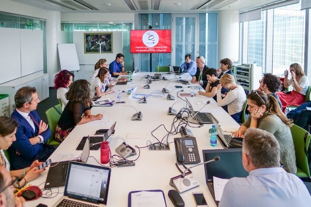 Scambio dati tra Lombardia e Svizzera, online il questionario per i cittadini Scambio dati tra Lombardia e Svizzera, online il questionario per i cittadini