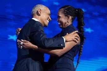 Michelle Obama smentisce voci divorzio: "Vissuto momenti difficili ma mai pensato di lasciarlo"