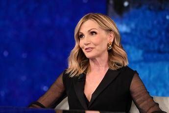 Lorella Cuccarini, i 60 anni dell'icona pop che ancora fa ballare l'Italia