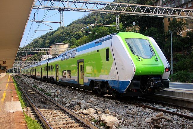 Lavori sulla rete ferroviaria, ecco modalità e orari degli autobus sostitutivi di Trenord