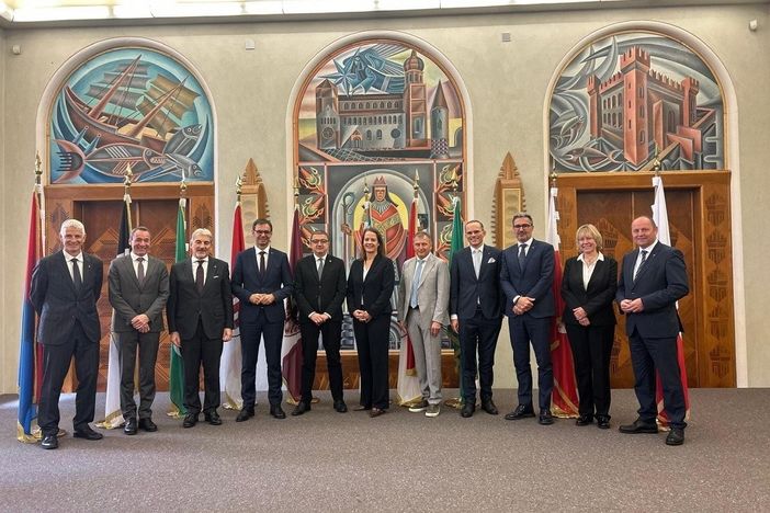 Conferenza Arge Alp, sottosegretario Cattaneo a Trento: «Dalle olimpiadi alle politiche di coesione, Lombardia promuove cooperazione delle regioni dell’arco alpino»