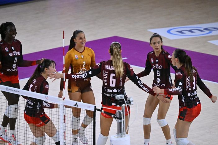 Scandicci-Uyba 3-1: alcune fasi del match (foto Lega Volley Femminile)