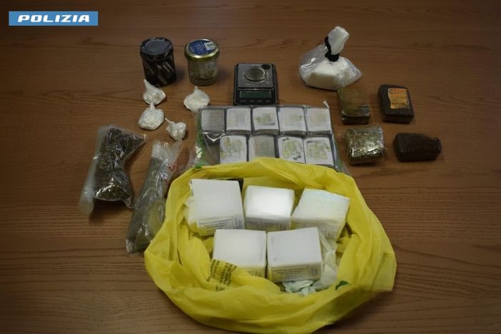 Blitz della polizia di Stato, smantellata un'organizzazione che trafficava droga tra Varesotto e Spagna: dieci arresti Blitz della polizia di Stato, smantellata un'organizzazione che trafficava droga tra Varesotto e Spagna: dieci arresti