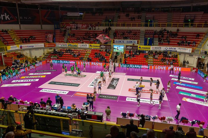 Uyba-Chieri dalla e-work Arena (PhotoSport & More) Uyba-Chieri dalla e-work Arena (PhotoSport & More)