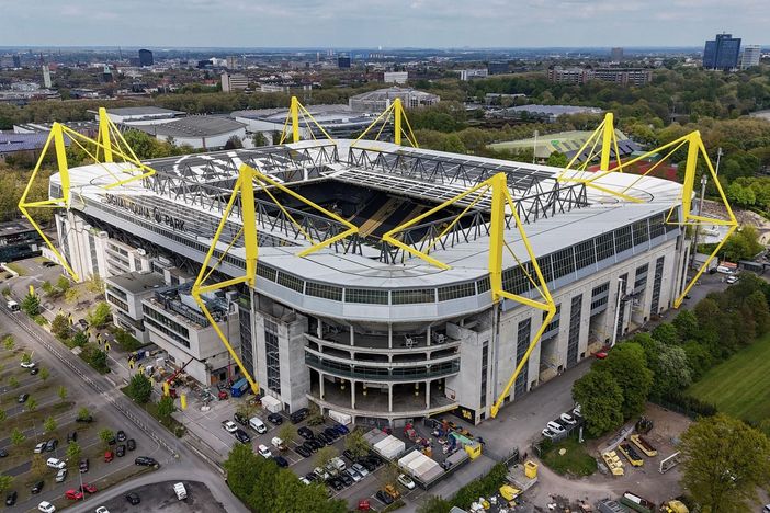Euro 2024: fermati 67 ultras italiani a Dortmund, si preparavano per agguato ad albanesi