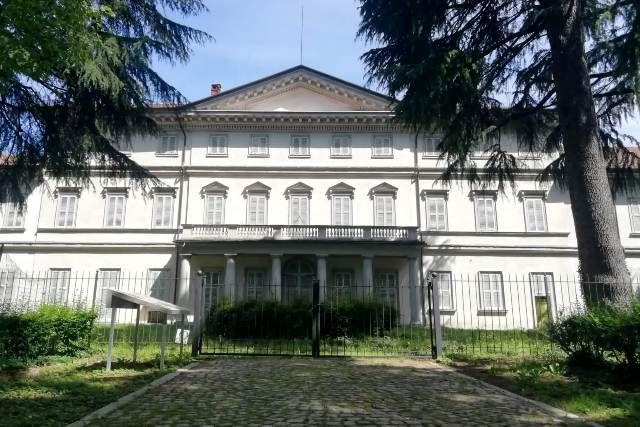 Un particolare della sala Alba di Villa Gonzaga con i dipinti del Rubino