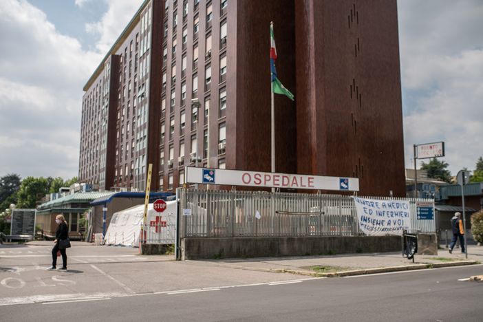 Paura a scuola a Busto: studentessa minorenne si getta dalla finestra Paura a scuola a Busto: studentessa minorenne si getta dalla finestra